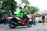 LMP Makassar bagikan ratusan takjil berbuka puasa kepada pengendara