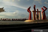 Ngabuburit di Pantai Mannakarra