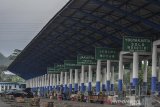 Suasana Terminal Tipe A Indihiang di Kota Tasikamalaya, Jawa Barat, Jumat (1/5/2020). Akibat diberlakukannya larangan mudik selama pandemi COVID-19 membuat terminal tersebut tidak beroperasi selama tiga pekan. ANTARA JABAR/Adeng Bustomi/agr