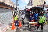 Suasana jalan menuju kediaman almarhum KH Ahmad Zuhdianoor (Guru Zuhdi) di Banjarmasin, Kalimantan Selatan, Sabtu (2/5/2020). Guru Zuhdi salah satu ulama kharismatik di Kalimantan Selatan meninggal dunia di Rumah Sakit Medistra Jakarta. Foto Antaranews Kalsel/Bayu Pratama S.