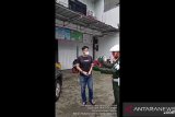 Pengendara mobil ngamuk tidak izinkan istrinya duduk di belakang