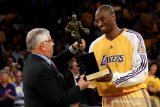 NBA perkenalkan desain baru  Trofi Kobe Bryant untuk MVP All-Star