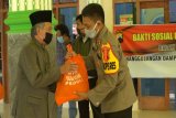 Polres Batang berikan 250 paket sembako untuk takmir masjid