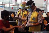 Penumpang di Bandara Soekarno-Hatta membludak,  11 penumpang positif COVID-19