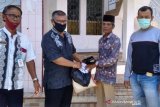 Pemkab Pesisir Selatan serahkan sembako ke marbot