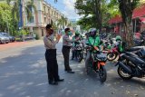 Satgas Operasi Aman Nusa bagikan masker kepada ojol