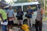 Kepala Distrik Sentani Barat bagikan 870 paket sembako ke warga terdampak COVID-19