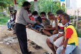 Supir dan tukang ojek di Jayapura terima bantuan masker gratis dari polisi