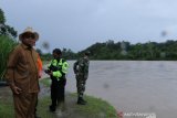 Pencarian warga tenggelam di sungai saat menyeberang terus dilakukan