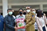 FKIJK Sulselbar salurkan bantuan lewat Gugus Tugas COVID-19 Sulsel