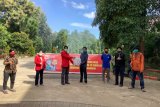 Fakultas Farmasi Unhas salurkan bantuan bahan pokok bagi mahasiswa
