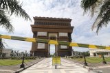 Suasana monumen Simpang Lima Gumul (SLG) di Kediri, Jawa Timur, Selasa (19/5/2020). Menjelang diberlakukaknya fase new normal di tengah pandemi COVID-19 monumen ikon Kediri tersebut masih ditutup untuk umum hingga batas waktu yang belum ditentukan. Antara Jatim/Prasetia Fauzani/zk.