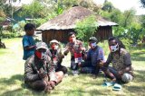 Binmas Noken Polri bagikan ratusan masker cegah Corona di Puncak Jaya