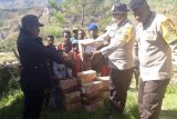 Polres Tolikara beri bantuan sembako dan masker kepada warga terdampak Corona