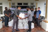 Setelah APD, PT BRM salurkan 400 paket sembako untuk warga Dharmasraya