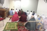 Pejabat dan masyarakat Sulsel sebagian besar Shalat Id di rumah