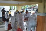 Wali Kota Tikep dirujuk ke RSU Ternate gunakan protocol COVID-19