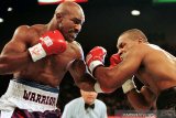 Holyfield siap bertarung bila pihak Mike Tyson yang minta