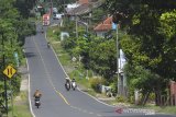 Kendaraan melintas di jalur Selatan, Cihaurbeuti, Kabupaten Ciamis, Jawa Barat, Rabu (27/5/2020). Pada H+3 Lebaran, arus balik jalur Selatan dari arah Jawa Tengah menuju Bandung dan Jakarta terpantau lancar dan sepi. ANTARA JABAR/Adeng Bustomi/agr