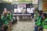 Lembaga Palu Bersatu Bangkit bagi nasi bungkus ke pengemudi ojol