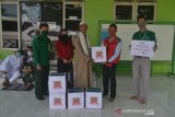 Dompet Dhuafa Sumsel-Majelis Telkomsel bagi paket sembako untuk guru ngaji