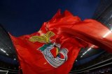 Bus bawa tim Benfica dilempari batu dan melukai dua pemain