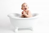 Pentingnya waktu mandi untuk tumbuh kembang bayi