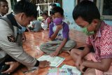 Guru datangi rumah siswa karena internet terbatas