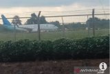 Pesawat Garuda pecah ban Bandara Syamsudin Noor, semua penumpang selamat