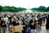 Washington minta demonstran antirasisme tes COVID-19