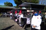 Sriwahyuni bertahan di tengah pandemi COVID-19 dengan kue