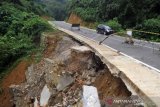 JALAN NIPAH-TELUK BAYUR AMBLAS