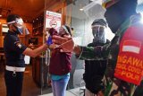 TNI-Polri Patroli Di Pusat Perbelanjaan