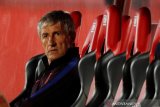 Barca resmi pecat pelatih Quique Setien