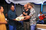 Bupati Puncak sponsori grup musik akustik Konak Papua
