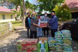 Wagub Sulsel salurkan kebutuhan pokok kepada mahasiswa terdampak COVID-19