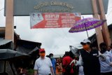 PMI Sitaro bagi-bagi masker di Pasar Tagulandang