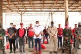 Gubernur bagikan bahan pokok kepada warga Minahasa