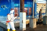 Lantamal VI lakukan penyemprotan disinfektan di TPI Paotere Makassar