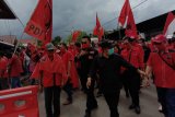 Partainya diusik, ratusan kader PDI-P Mitra turun ke jalan