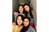 Ify Alyssa dan BLINK menyanyikan lagu 