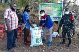 Pertamina serahkan bantuan peralatan bagi petani di Angkasa Jayapura