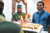 Danrem 173/PVB berikan ucapan selamat ulang tahun Bupati Biak