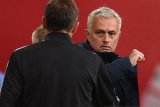 Mourinho akui rela langgar social-distancing demi Carlo Ancelotti