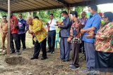 Kami Uncen letakkan batu pertama pembangunan sekretariat alumni