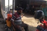 Pekerja informal di Makassar terpaksa rangkap pekerjaan demi kebutuhan keluarga