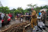 Wabup Mimika buka blokade Jalan Trans Timika-Paniai