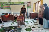 Disnakerin Padang berikan pelatihan ecoprint tingkatkan kemampuan pelaku IKM