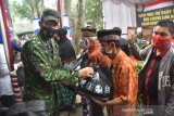 Danrem 044 bagi sembako bantu masyarakat Ogan Ilir terdampak virus corona