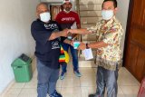 PWI Papua bagikan masker untuk wartawan di Jayapura